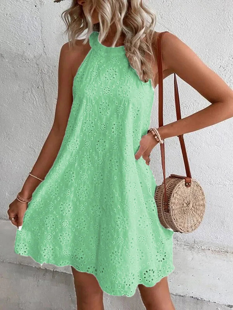Vestido Feminino Curto em Laise Gola Redonda