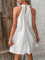 Vestido Feminino Curto em Laise Gola Redonda