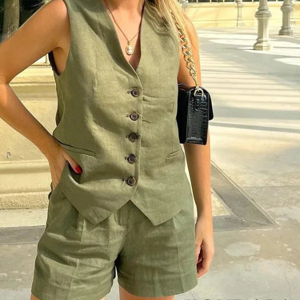 Conjunto Feminino em Alfaiataria Gizelle - Colete e Shorts no Linho (Promoção Compre 1 Leve 2)