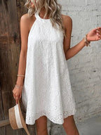 Vestido Feminino Curto em Laise Gola Redonda