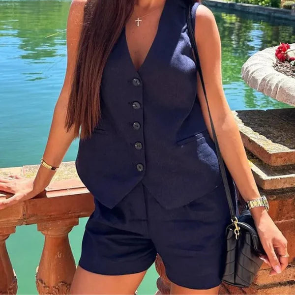 Conjunto Feminino em Alfaiataria Gizelle - Colete e Shorts no Linho (Promoção Compre 1 Leve 2)