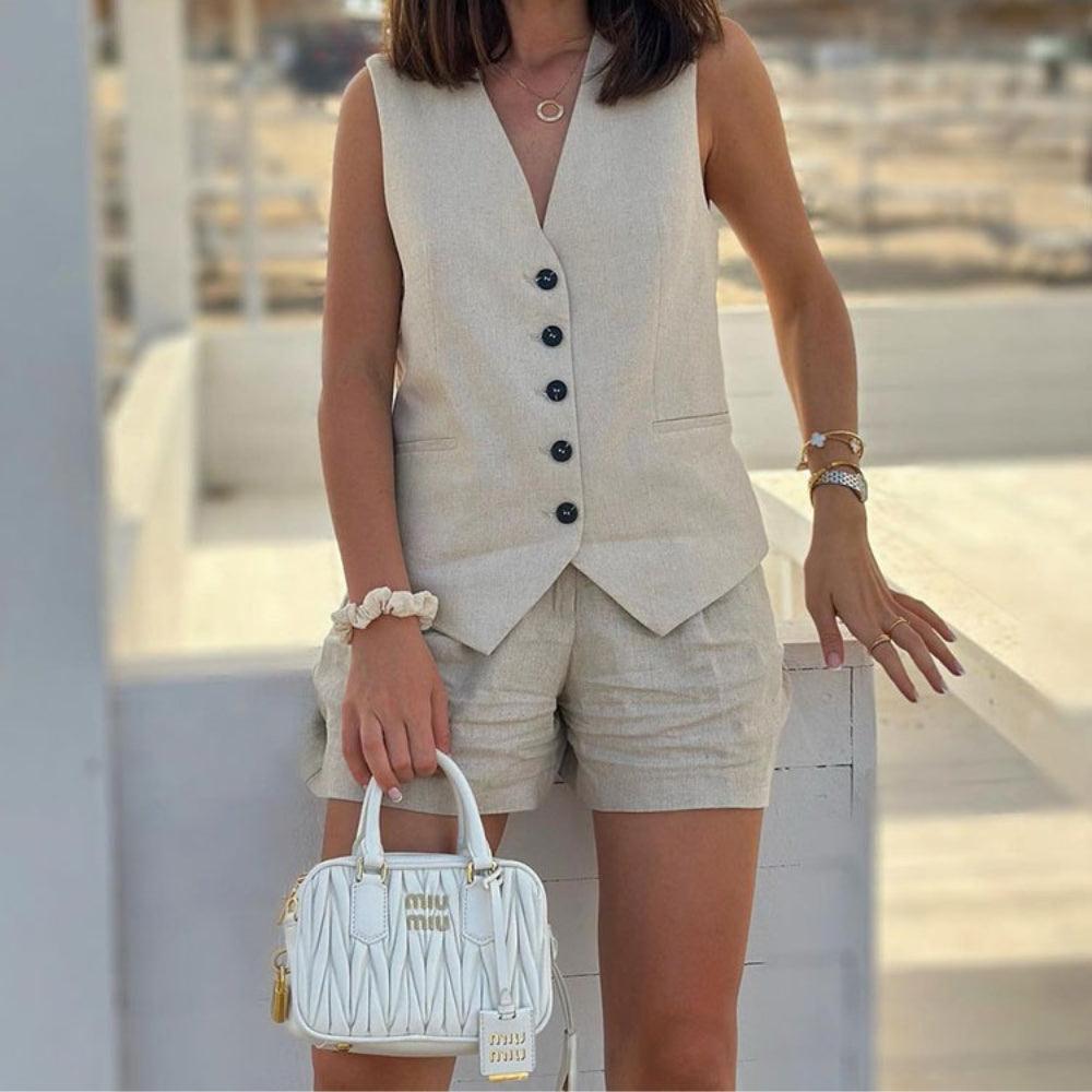 Conjunto Feminino em Alfaiataria Gizelle - Colete e Shorts no Linho (Promoção Compre 1 Leve 2)