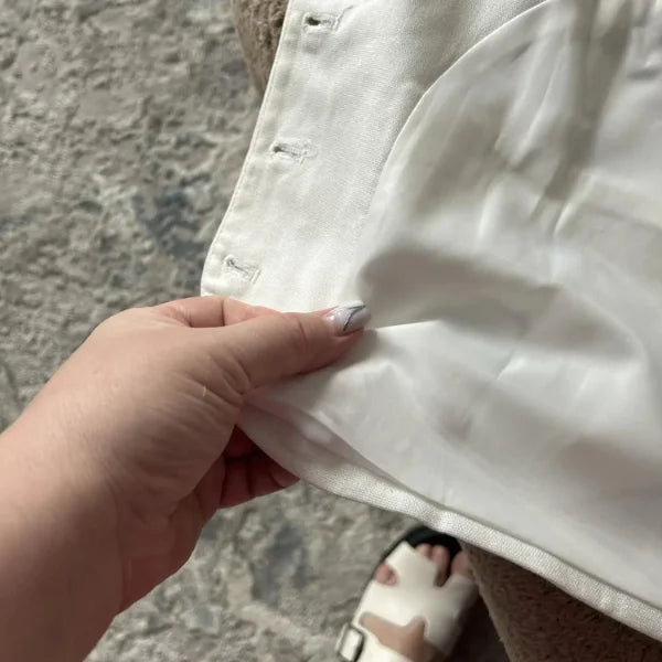 Conjunto Feminino em Alfaiataria Gizelle - Colete e Shorts no Linho (Promoção Compre 1 Leve 2)